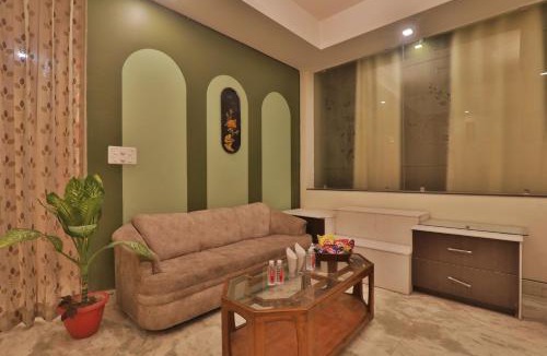 Hazratganj Hotel | HL Tokyo