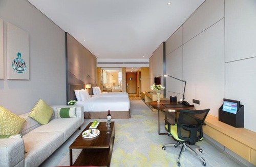 Jintai District Hotel | Holiday Inn Baoji Central by IHG