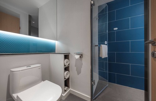 Zhongjie Subdistrict Hotel | Holiday Inn Express Beihai Silver Beach by IHG