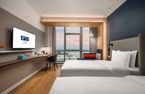 Zhongjie Subdistrict Hotel | Holiday Inn Express Beihai Silver Beach by IHG