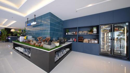 Shijingshan Hotel | Holiday Inn Express Beijing Shijingshan Parkview by IHG