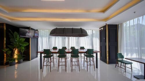 Shijingshan Hotel | Holiday Inn Express Beijing Shijingshan Parkview by IHG