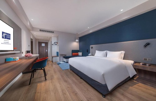 Shijingshan Hotel | Holiday Inn Express Beijing Shijingshan Lakeview by IHG