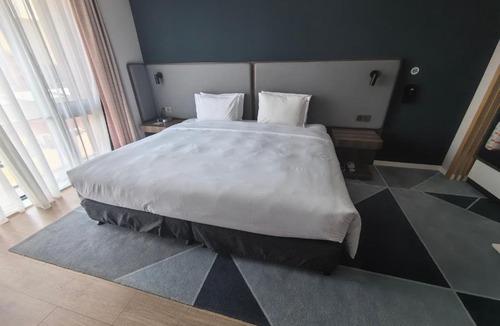 Shijingshan Hotel | Holiday Inn Express Beijing Shijingshan Lakeview by IHG