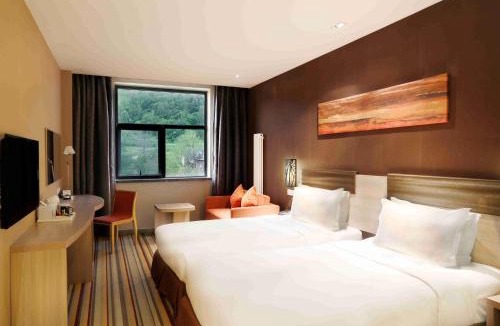 Songjianghe Hotel | Holiday Inn Express Changbaishan by IHG
