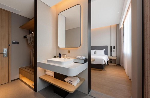 Wuhou Hotel | Holiday Inn Express Chengdu Huanhuaxi by IHG-Near Jinsha Site Musem,Near Wuhou Temple Museum,Welcome drinks,Free gym,Free self-service laundry
