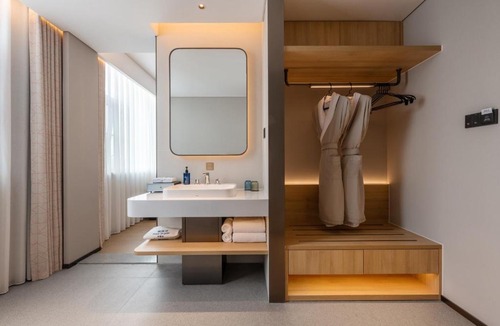 Wuhou Hotel | Holiday Inn Express Chengdu Huanhuaxi by IHG-Near Jinsha Site Musem,Near Wuhou Temple Museum,Welcome drinks,Free gym,Free self-service laundry