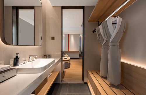 Wuhou Hotel | Holiday Inn Express Chengdu Huanhuaxi by IHG-Near Jinsha Site Musem,Near Wuhou Temple Museum,Welcome drinks,Free gym,Free self-service laundry