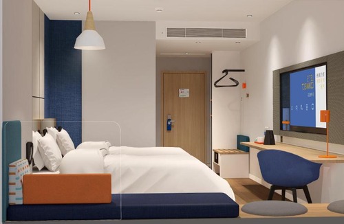 Chongqing Hotel | Holiday Inn Express Chongqing Caiyun Lake by IHG