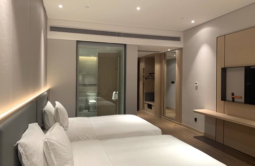 Dongguan City Center Hotel | Holiday inn Express Dongguan Shatian by IHG