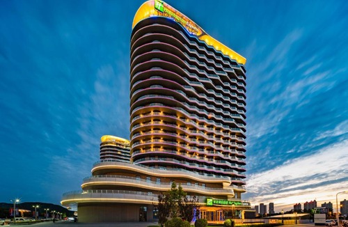 Longgang District Hotel | Holiday Inn Express Huludao Seaview by IHG