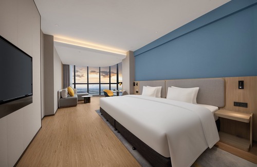 Jiangmen Hotel | Holiday Inn Express Jiangmen Yinhu Bay by IHG