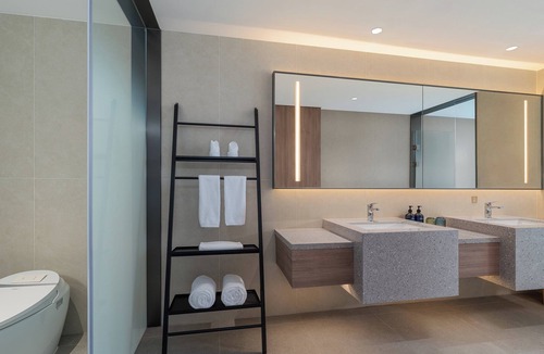 Jiangmen Hotel | Holiday Inn Express Jiangmen Yinhu Bay by IHG