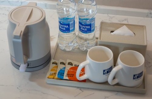 Jiangmen Hotel | Holiday Inn Express Jiangmen Yinhu Bay by IHG