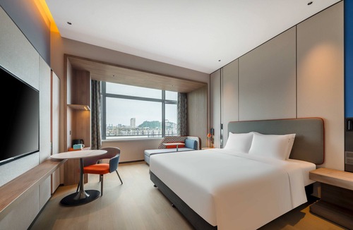Pengjiang Hotel | Holiday Inn Express Jiangmen East Station by IHG