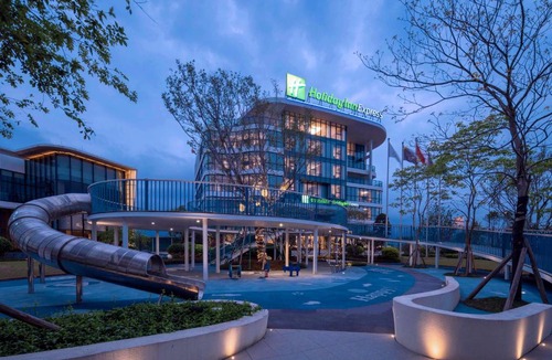 Jiangmen Hotel | Holiday Inn Express Jiangmen Yinhu Bay by IHG