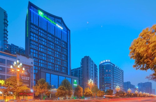 Shizhong District Hotel | Holiday Inn Express Leshan City Square by IHG - High Speed Rail and Leshan Giant Buddha