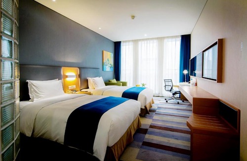 Shizhong District Hotel | Holiday Inn Express Leshan City Square by IHG - High Speed Rail and Leshan Giant Buddha