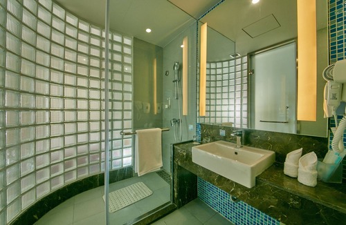 Shizhong District Hotel | Holiday Inn Express Leshan City Square by IHG
