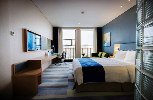 Shizhong District Hotel | Holiday Inn Express Leshan City Square by IHG