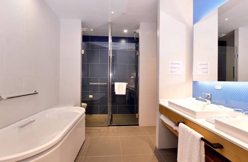Luanchuan County Hotel | Holiday Inn Express Luanchuan by IHG