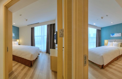Yichuan County Hotel | Holiday Inn Express Luoyang Yichuan by IHG