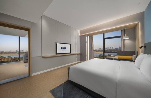 Nanchang Hotel | Holiday Inn Express Nanchang Riverside by IHG