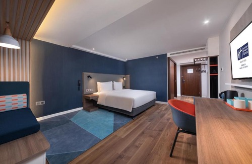 Haishu Hotel | Holiday Inn Express Ningbo City Center by IHG