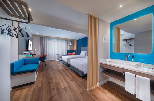 Haishu Hotel | Holiday Inn Express Ningbo City Center by IHG