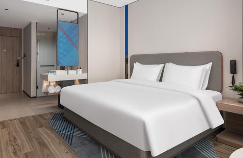 Chengyang Hotel | Holiday Inn Express Qingdao Hongdao Station by IHG - Qingdao International Airport
