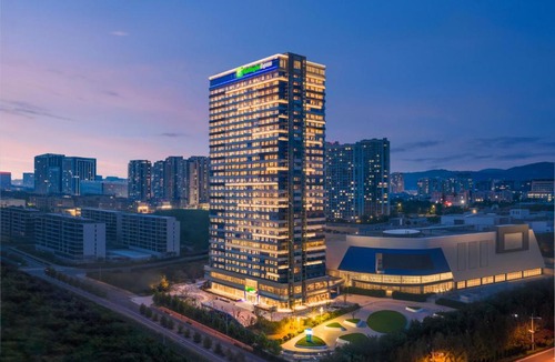 Donggang District Hotel | Holiday Inn Express Rizhao Oriental Colorful City