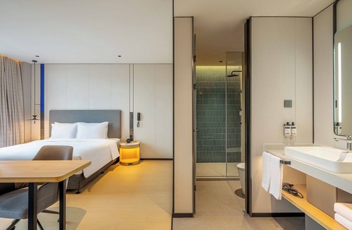 Pudong Hotel | Holiday Inn Express Shanghai PVG Zhuqiao by IHG