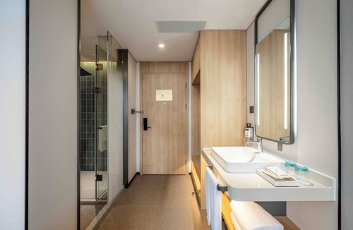 Pudong Hotel | Holiday Inn Express Shanghai PVG Zhuqiao by IHG