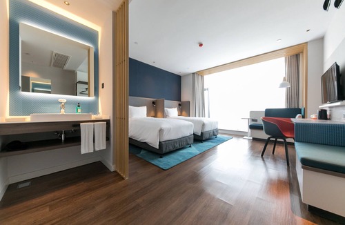 Pudong Hotel | Holiday Inn Express Shanghai Tangzhen by IHG