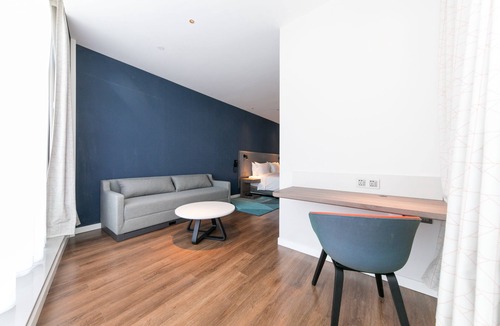 Pudong Hotel | Holiday Inn Express Shanghai Tangzhen by IHG