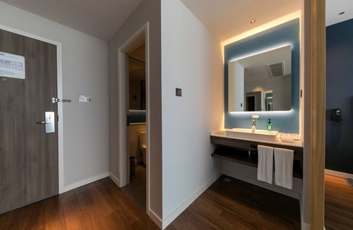 Pudong Hotel | Holiday Inn Express Shanghai Tangzhen by IHG