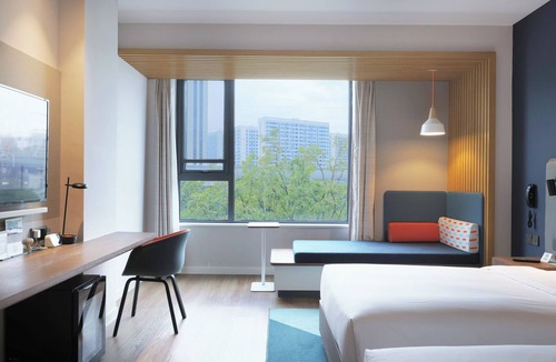 Pudong Hotel | Holiday Inn Express Shanghai Kangqiao by IHG