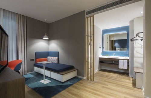 Pudong Hotel | Holiday Inn Express Shanghai Kangqiao by IHG