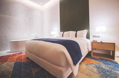 Songjiang Hotel | Holiday Inn Express Shanghai Songjiang Fangta by IHG