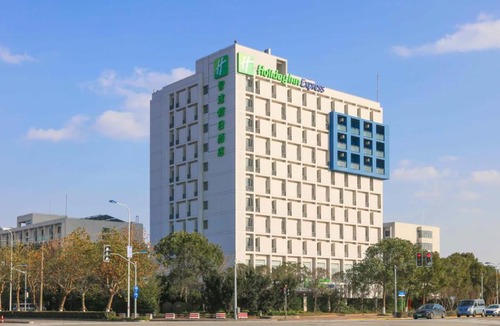Pudong Hotel | Holiday Inn Express Shanghai Pudong Airport by IHG