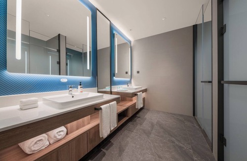 Futian Hotel | Holiday Inn Express Shenzhen Futian Center by IHG