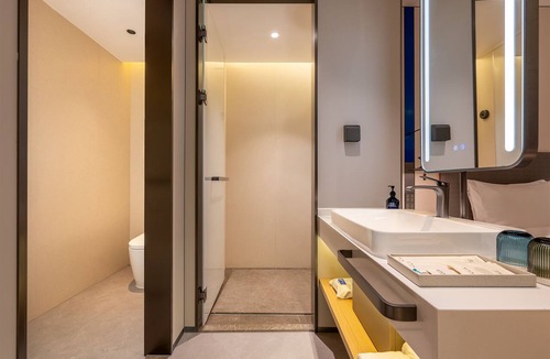 Luohu Hotel | Holiday Inn Express Shenzhen Sports Center by IHG