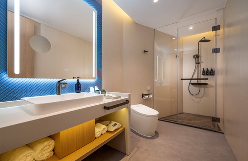 Luohu Hotel | Holiday Inn Express Shenzhen Sports Center by IHG