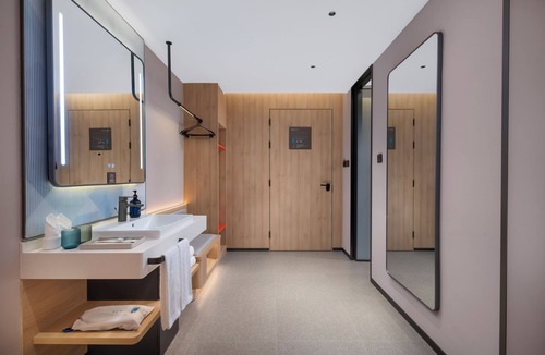 Longgang Hotel | Holiday Inn Express Shenzhen Baolong Metro Station By IHG