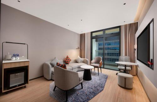 Longgang Hotel | Holiday Inn Express Shenzhen Baolong Metro Station by IHG