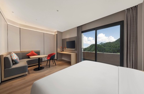 Ya'an Hotel | Holiday Inn Express Wawu Mountain by IHG