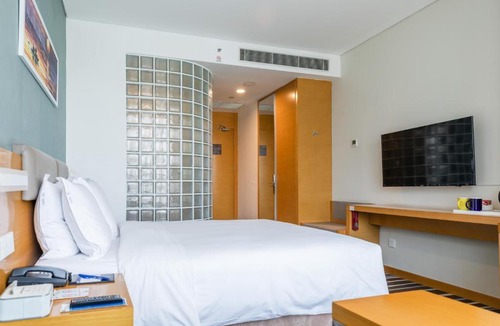 Weiyang Hotel | Holiday Inn Express Xi'an North by IHG