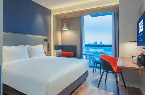 Jiangcheng District Hotel | Holiday Inn Express Yangjiang City Center by IHG