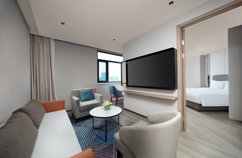 Jinshui District Hotel | Holiday Inn Express Zhengzhou Garden Road by IHG