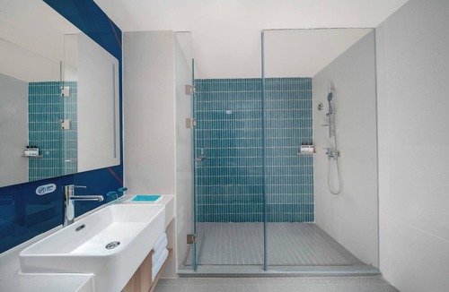 Jinshui District Hotel | Holiday Inn Express Zhengzhou Garden Road by IHG